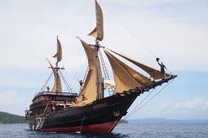 Indonesia Alila Purnama - Sailing boat