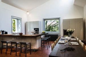 italy-lake-como-bawa-tours-travel-villa-cira-kitchen