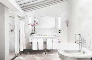 COMO Catello del Nero - Heritage Suite Bathroom