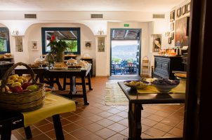 italy-su-gologone-bawa-tours-travel-BREAKFAST-ROOM