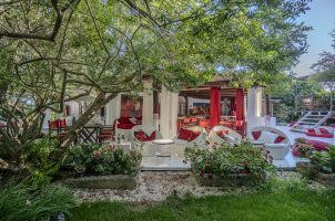 italy-su-gologone-bawa-tours-travel-gazebo-bar