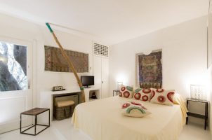 italy-su-gologone-bawa-tours-travel-suite-colores-bedroom