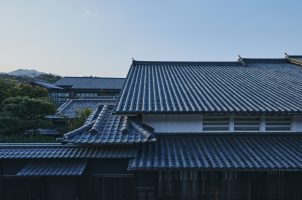 Azumi_Bawa_Tours_Travel_Facade