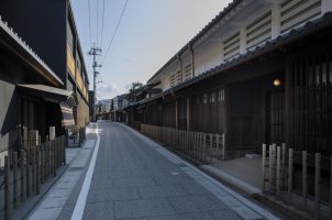 Azumi_Bawa_Tours_Travel_Facade_Tomohiro-Sakashita