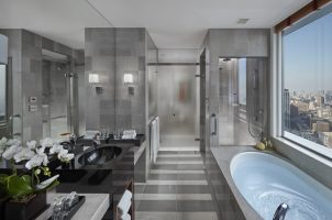 japan-mandarin-oriental-tokyo-bawa-tours-travel-Deluxe-Corner_Bath-Room