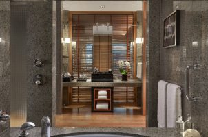japan-mandarin-oriental-tokyo-bawa-tours-travel-Deluxe-Room_Deluxe-Premier_Bath-Room