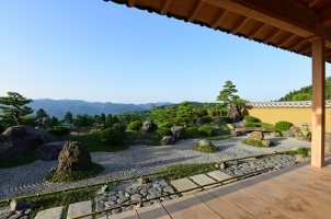 Sasayuri Ann - Villa Stone Garden
