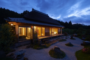 Sasayuri Ann - Villa Stone Garden