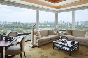 The Peninsula Tokyo - Deluxe Suite Living Room Area Day