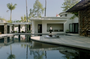 Amansara -Pool-side yoga