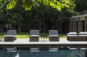 Amansara - Swimming pool loungers