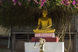 Amantaka -  Luang Prabang, Budha statue