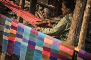 Laos Gypsy Mekong Kingdom - Weaving