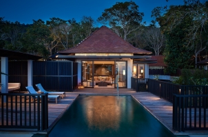 Ritz-Carlton Langkawi - Beach villa Night View