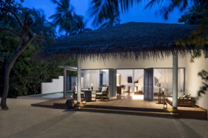 Raffles Maldives - Beach Villa Night View