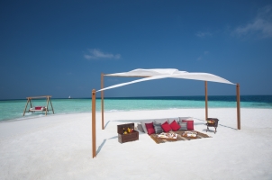 Baros - Sandbank Picnic