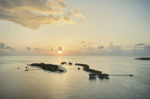 COMO Cocoa Island Malediven - Aerial Sunrise