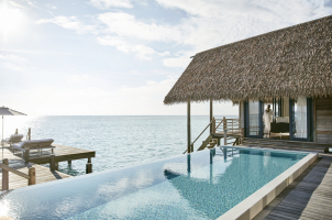 COMO Cocoa Island Malediven - Overwater Villa Pool Deck