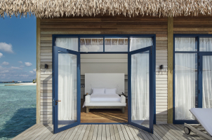 COMO Cocoa Island Malediven - Water Villa Master Bedroom