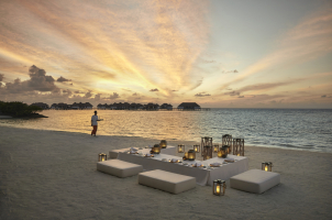 COMO Maalifushi Malediven - Beachside Dining