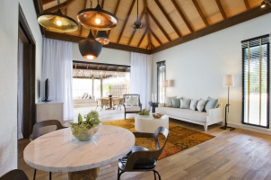 Maledives COMO Maalifushi - Garden Villa Living and Dining