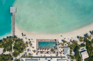 1_PATINA_MALDIVES_MAIN-POOL_VELI_BAR_POOL_AERIAL