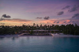 PATINA_MALDIVES_VELI_BAR_POOL_SUNSET