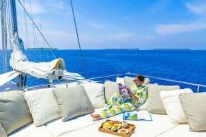 Maledives Soneva Aqua - Breakfast at Deck