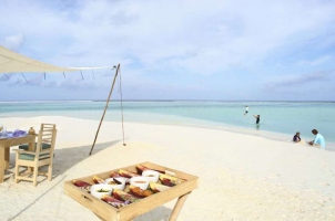 Soneva Jani - Dinner at the Beach