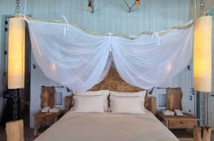 malediven-soneva-secret-bawa-tours-travel-bedroom