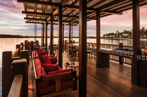 Mauritius LeSaintGeran - Bar Sunset
