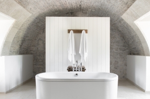 Montenegro - Aman Sveti Stefan - Deluxe Cottage bathroom