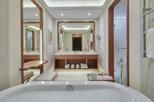 Regent Porto Montenegro - Bathroom Venezia