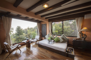 Dwarika's Resort Dhulikhel - day bed