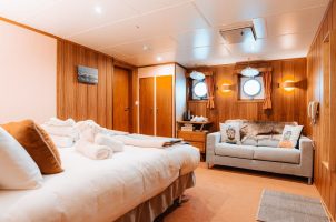 norwegen-como-jorney-into-the-arctic-bawa-tours-travel-Deluxe-Suite-living-area