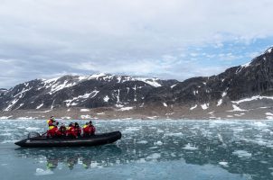 norwegen-como-jorney-into-the-arctic-bawa-tours-travel-Mark-V-Zodiac-svalbard2025
