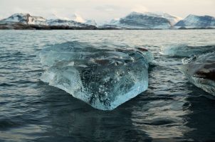 norwegen-como-jorney-into-the-arctic-bawa-tours-travel-late-september-Ice