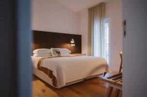 portgual_Craveiral-Farmhouse_bawa_tours_travel_Craveiral_casas-interior1