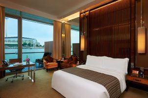 singapore-the-fullerton-bay-hotel-singapore-bawa-tours-travel-Premier-Bay-View-Room-1