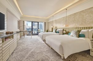 singapore-mandarin-oriental-singapore-bawa-tours-travel-Deluxe-Room-with-Balcony-ADA_LR