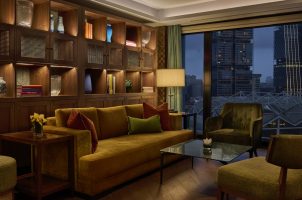 singapore-mandarin-oriental-singapore-bawa-tours-travel-HAUS-65-Library-Night