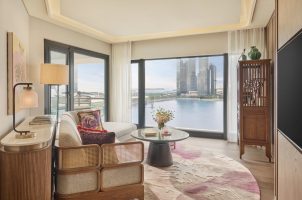 singapore-mandarin-oriental-singapore-bawa-tours-travel-Marina-Bay-Suite-with-Balcony-Living-Room