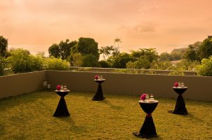 singapore-raffles-sentosa-bawa-tours-travel-Garden-Room-Terrace-CocktailSet-up