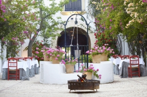 Hacienda De San Rafael - Al fresco dining courtyard