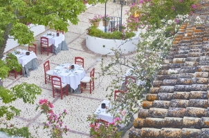Hacienda De San Rafael - Al fresco dining courtyard