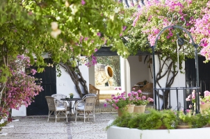Hacienda De San Rafael - Courtyard