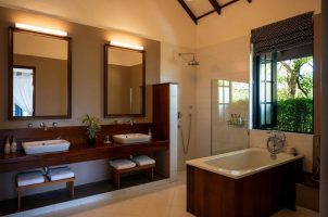 sri-lanka-camellia-hills-bawa-tours-travel-lvs-osborne-bathroom
