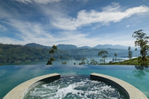 Ceylon Tea Trails - Pool And Lake