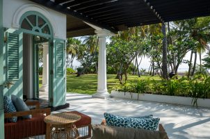 sri-lnaka-kalkudah-beach-house-bawa-tours-travel-beachview-bedroom3