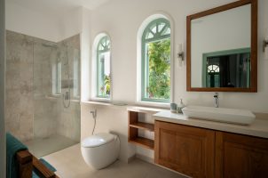 sri-lnaka-kalkudah-beach-house-bawa-tours-travel-beachview-bedroom4